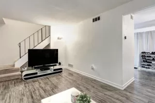 Photo #5: 20056097 Listing