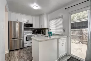 Photo #6: 20056097 Listing