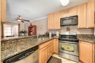 Photo #4: 20056322 Listing