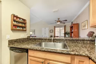 Photo #5: 20056322 Listing