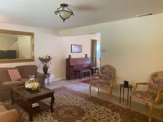 Photo #5: 20056607 Listing