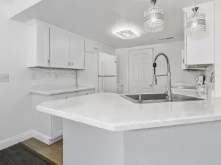 Photo #4: 20057200 Listing