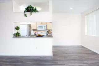 Photo #4: 20057249 Listing