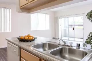 Photo #5: 20057249 Listing