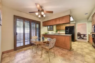 Photo #4: 20057410 Listing