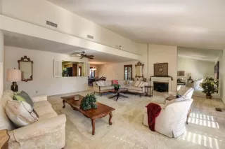 Photo #6: 20057410 Listing