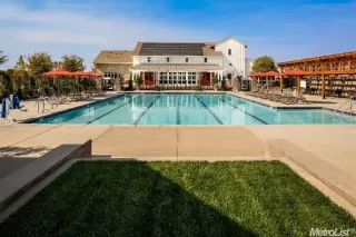 Photo #5: 20057417 Listing 