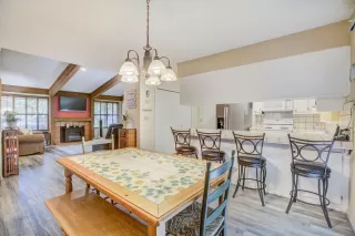 Photo #5: 20057854 Listing