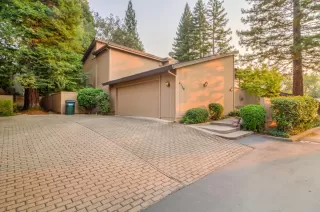 Photo #2: 20058161 Listing