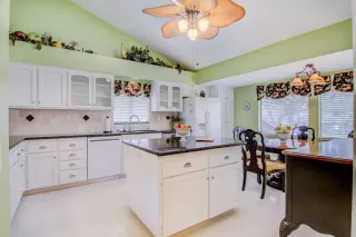 Photo #5: 20058161 Listing