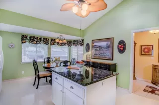 Photo #6: 20058161 Listing