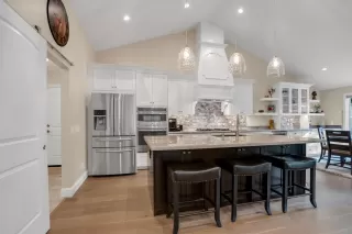 Photo #5: 20058562 Listing