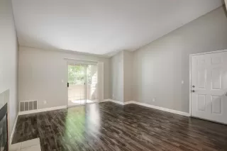 Photo #2: 20058578 Listing