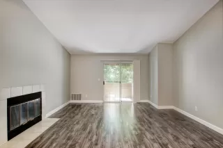 Photo #4: 20058578 Listing