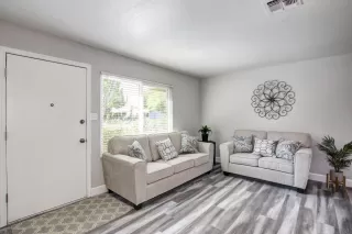 Photo #2: 20059003 Listing