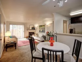 Photo #4: 20059013 Listing