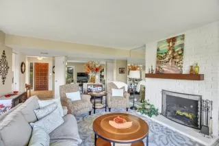 Photo #4: 20059095 Listing 