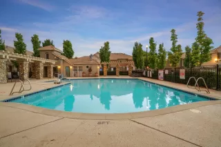 Photo #2: 20059179 Listing