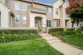 Photo #3: 20059179 Listing