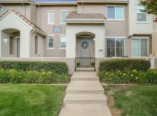 Photo #4: 20059179 Listing