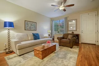 Photo #6: 20059179 Listing