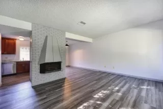 Photo #2: 20059221 Listing