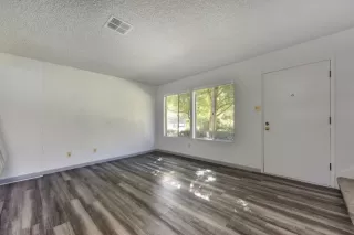 Photo #3: 20059221 Listing