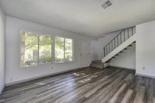 Photo #4: 20059221 Listing