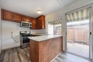 Photo #6: 20059221 Listing