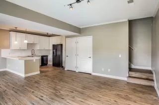 Photo #4: 20059767 Listing