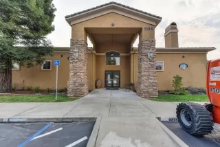 Photo #2: 20059819 Listing 