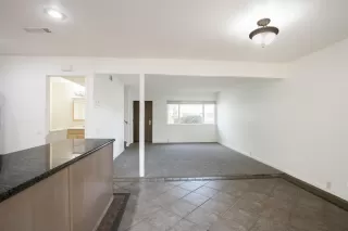 Photo #4: 20060207 Listing