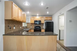 Photo #5: 20060207 Listing