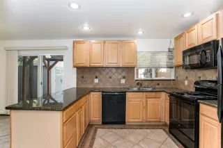 Photo #6: 20060207 Listing