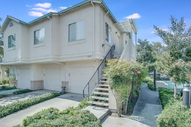 MLS: 20060427 Condo For Sale