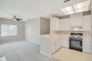 Photo #4: 20060427 Listing 