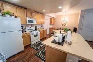 Photo #5: 20060702 Listing