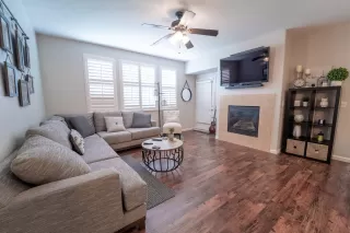 Photo #6: 20060702 Listing