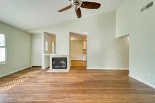 Photo #4: 20061054 Listing