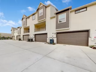 Photo #3: 20061260 Listing