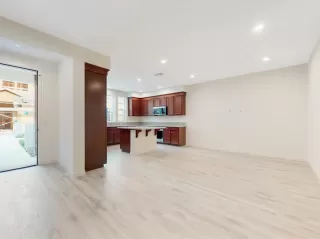 Photo #4: 20061260 Listing