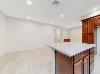 Photo #5: 20061260 Listing