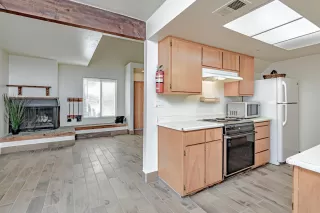 Photo #5: 20061421 Listing