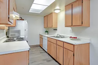 Photo #6: 20061421 Listing