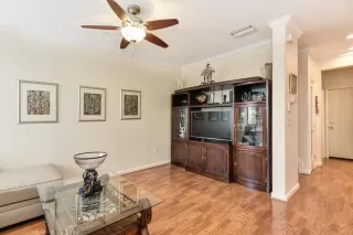 Photo #4: 20061469 Listing