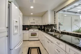 Photo #6: 20061549 Listing