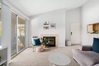 Photo #4: 20062088 Listing