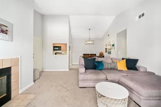 Photo #5: 20062088 Listing