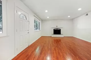 Photo #1: 20062372 Listing 