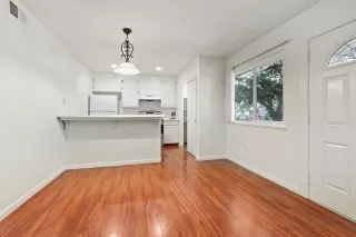 Photo #2: 20062372 Listing 